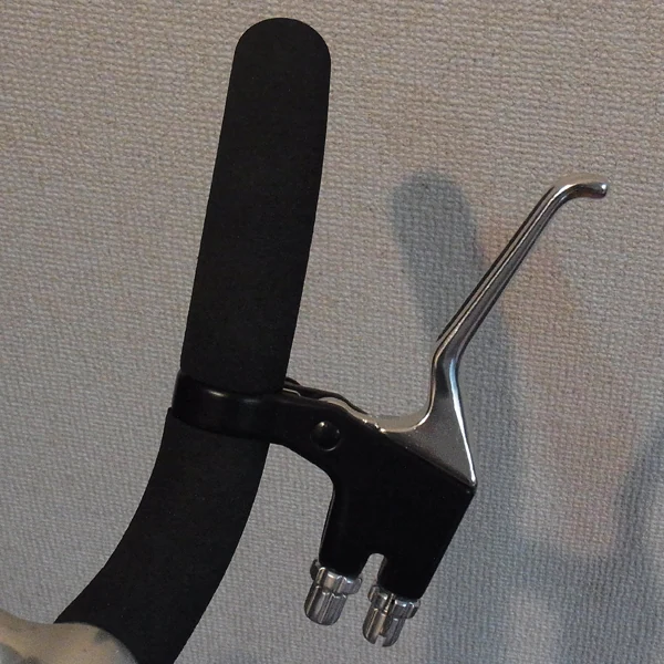 残りのグリップをはめる