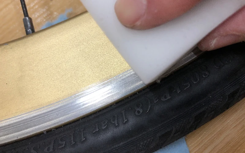メラミンスポンジで磨く